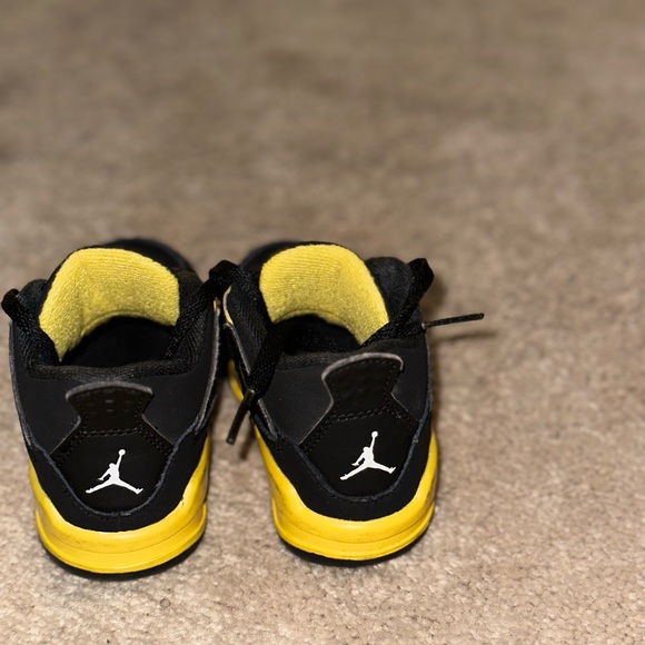 Jordan 4 retro  yellow & black size 7C - Picture 3 of 4